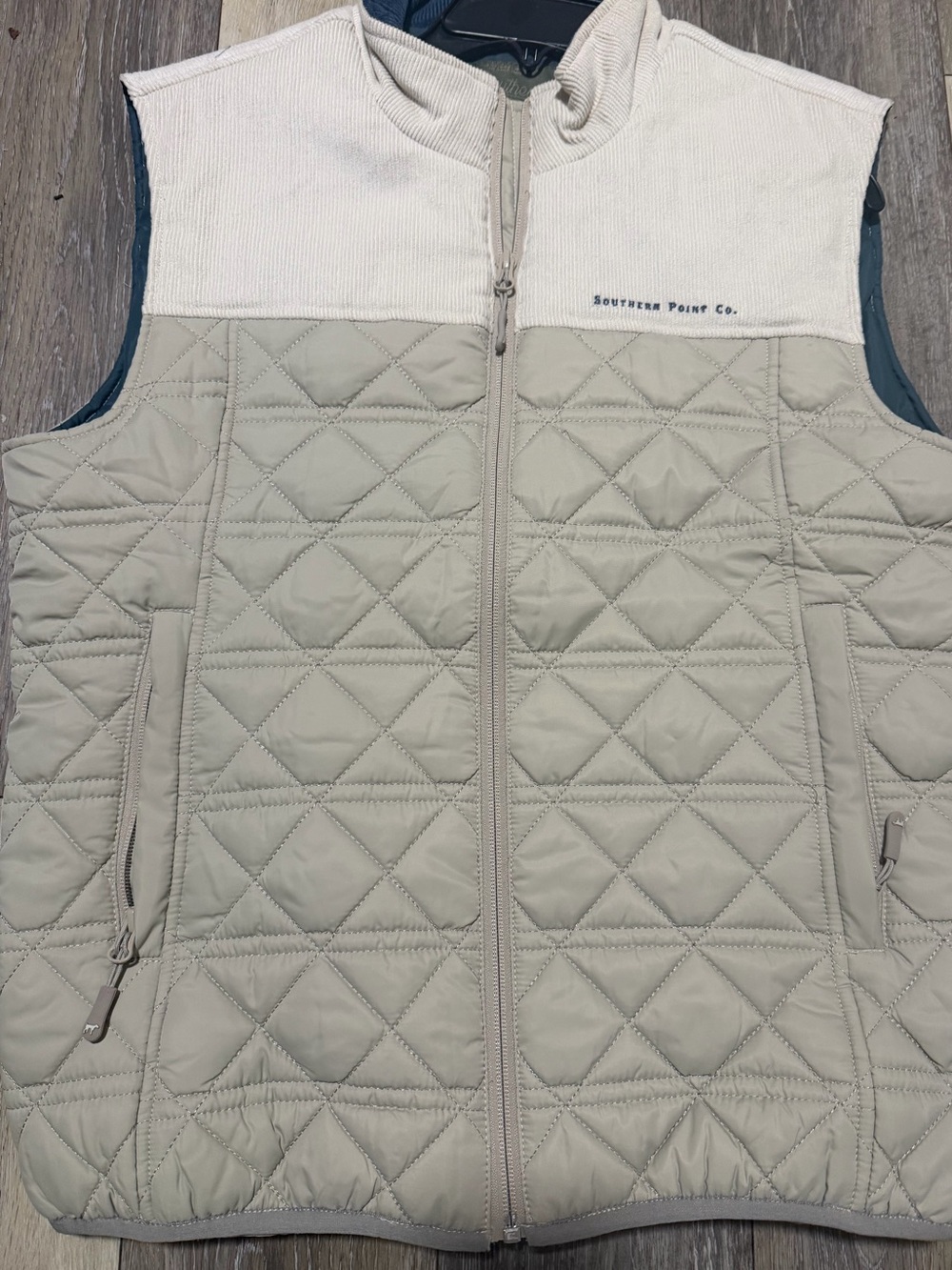 Southern Point Quilted Vest in Beige and Cream size M-NWOT
